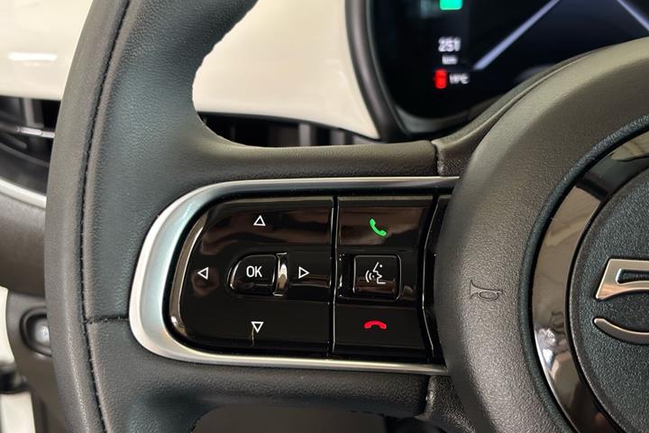Hvid Fiat 500e fra 2023