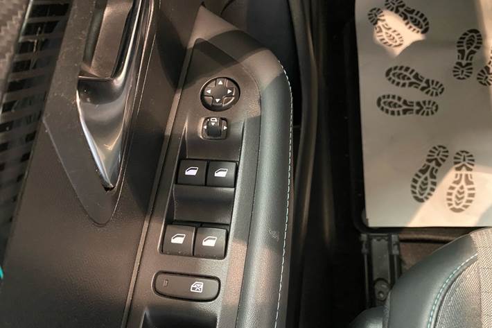 Sort Peugeot 208 fra 2022