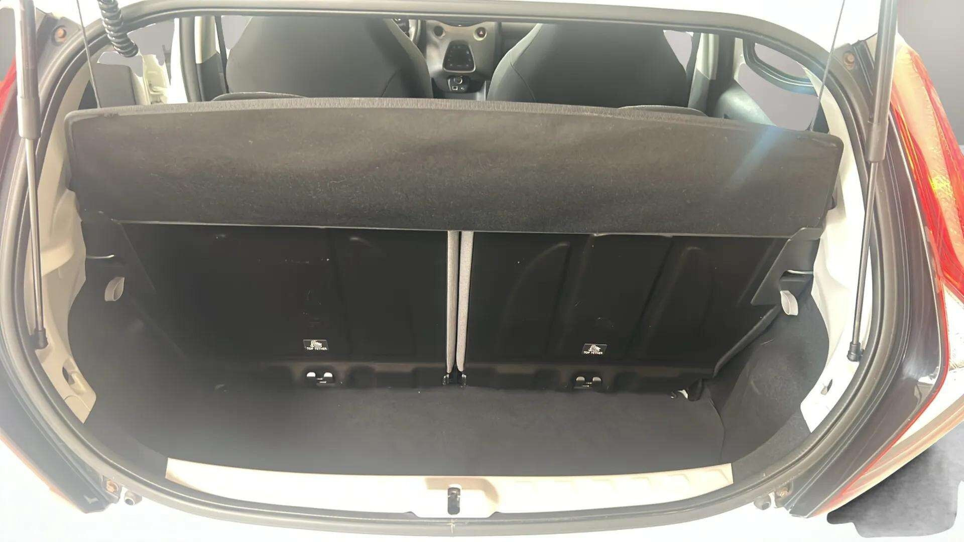Hvid Toyota Aygo fra 2019