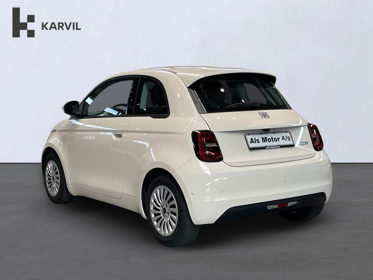 Hvid Fiat 500e fra 2022