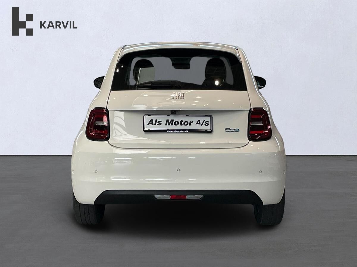 Hvid Fiat 500e fra 2022