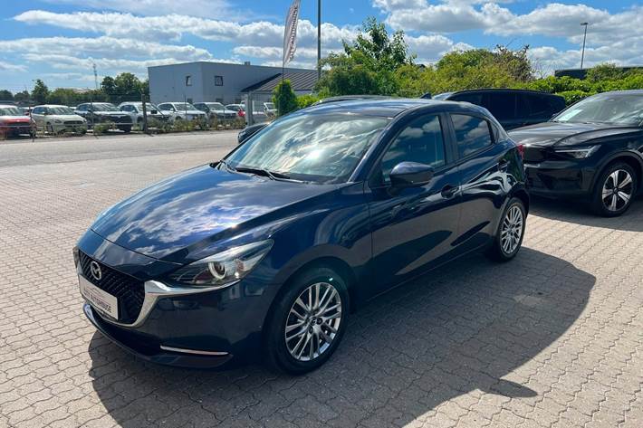 Blå Mazda 2 fra 2020