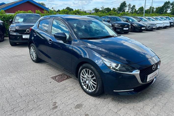 Blå Mazda 2 fra 2020