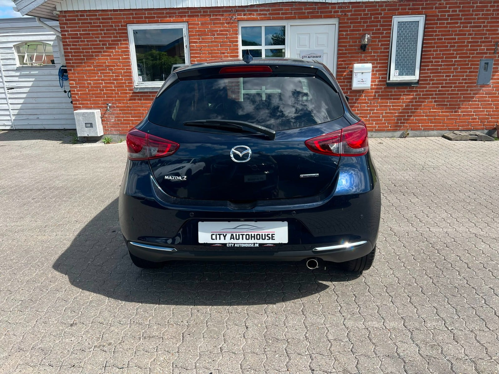 Blå Mazda 2 fra 2020