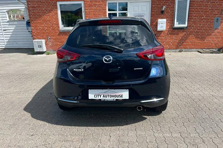 Blå Mazda 2 fra 2020