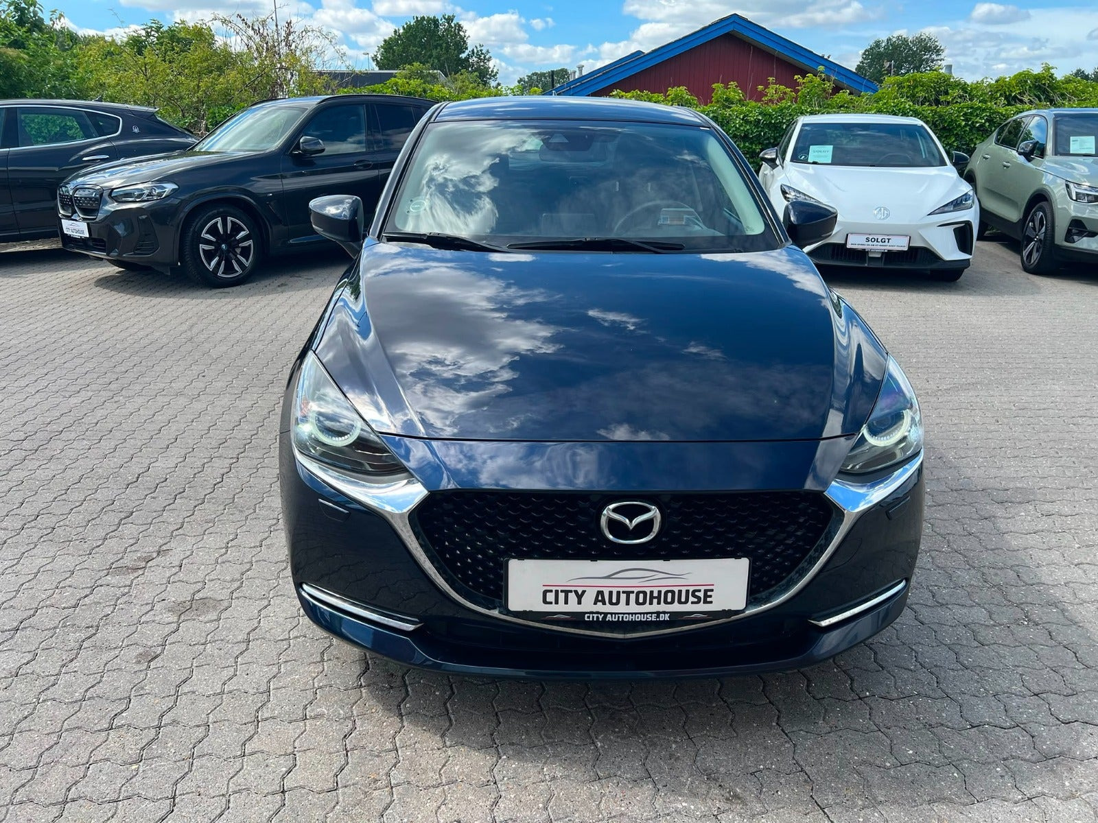 Blå Mazda 2 fra 2020