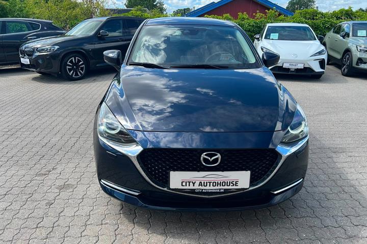 Blå Mazda 2 fra 2020