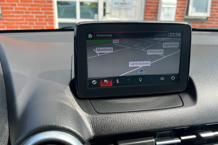 Blå Mazda 2 fra 2020