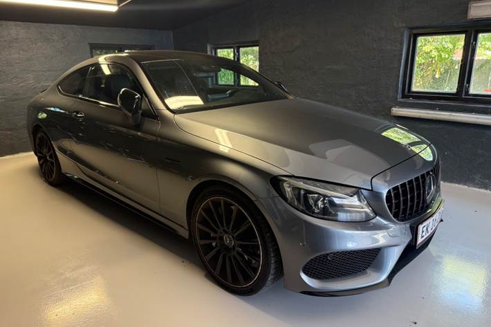 Grå Mercedes C43 fra 2017