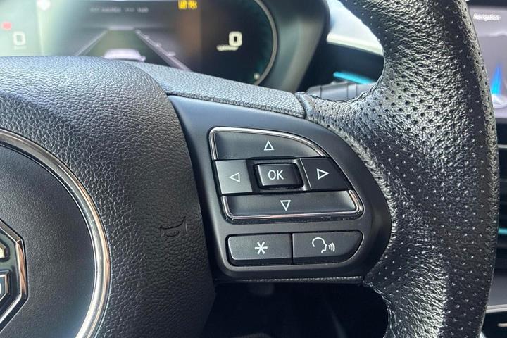 Sort MG MG5 fra 2023