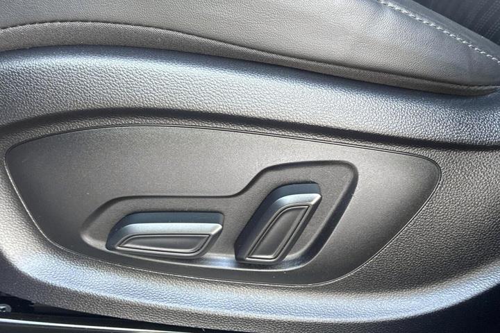 Sort MG MG5 fra 2023