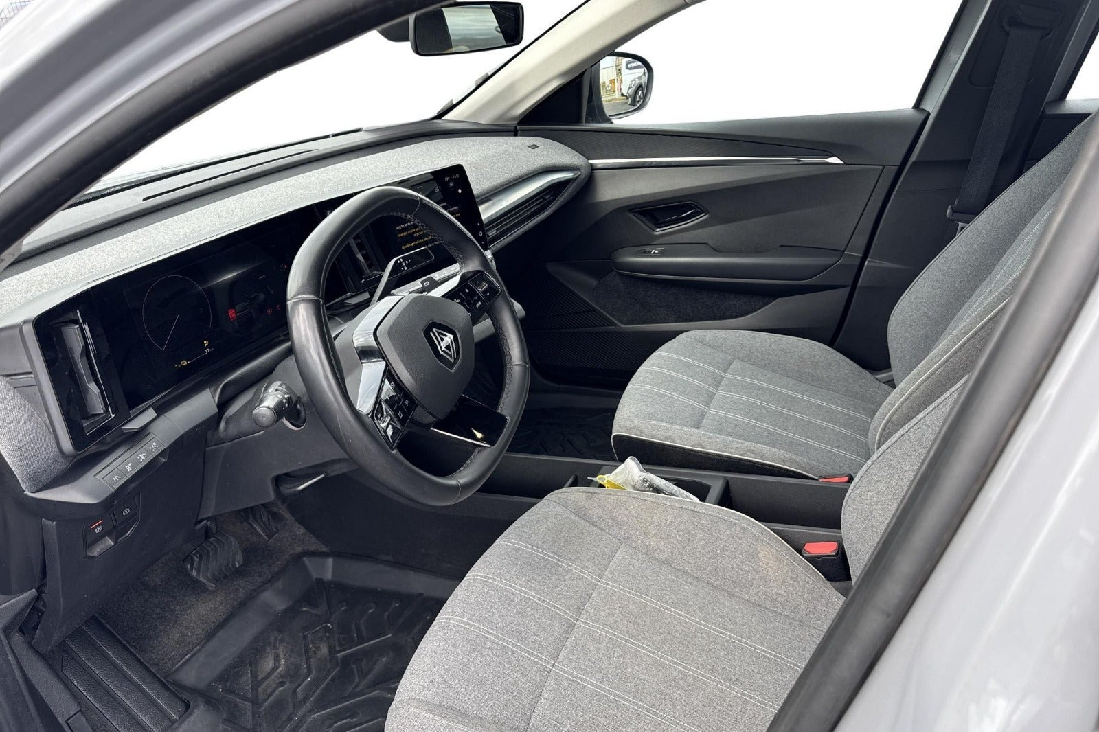 Grå Renault Megane E-Tech fra 2022