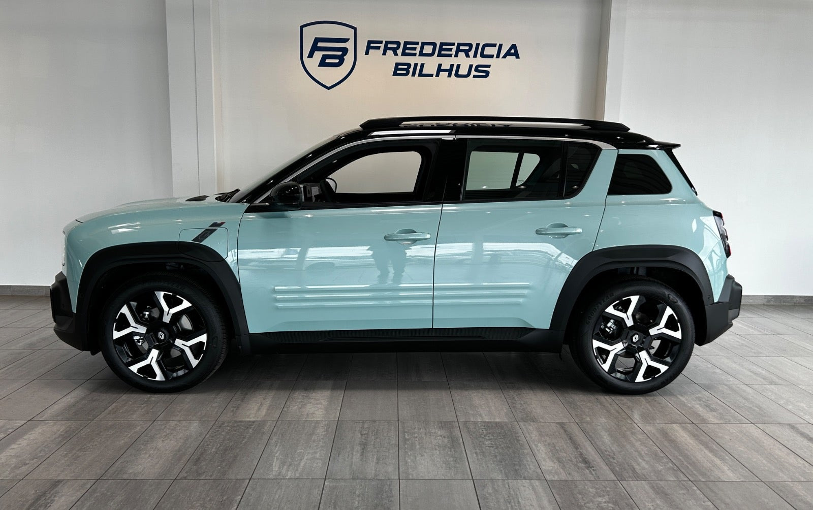 Blå Renault 4 E-Tech fra 2025