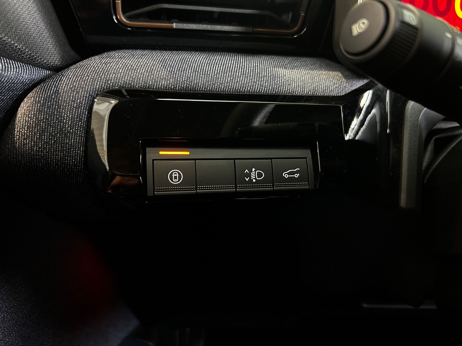 Blå Renault 4 E-Tech fra 2025