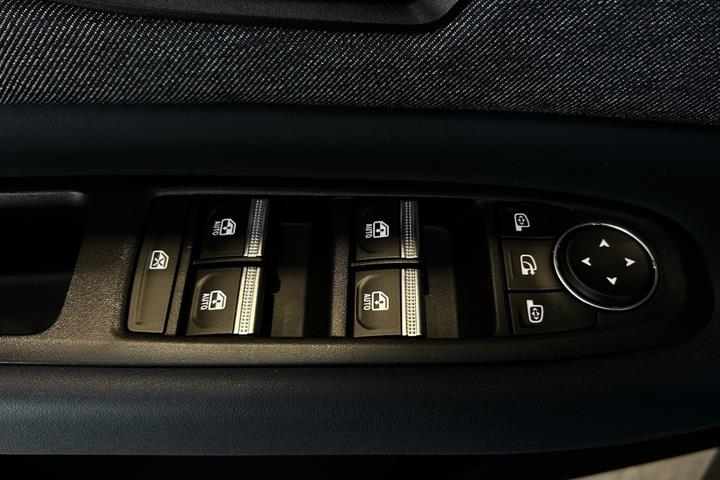 Blå Renault 4 E-Tech fra 2025