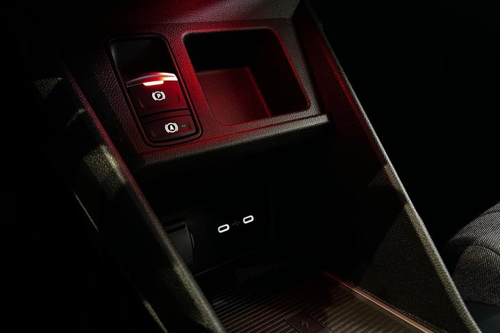 Blå Renault 4 E-Tech fra 2025