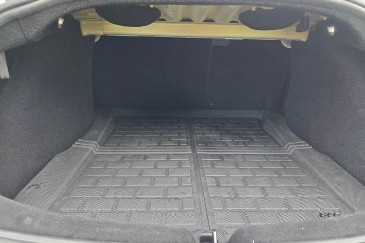 Hvid Tesla Model 3 fra 2024