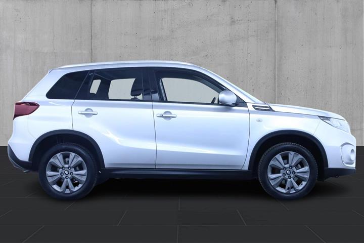 Grå Suzuki Vitara fra 2022