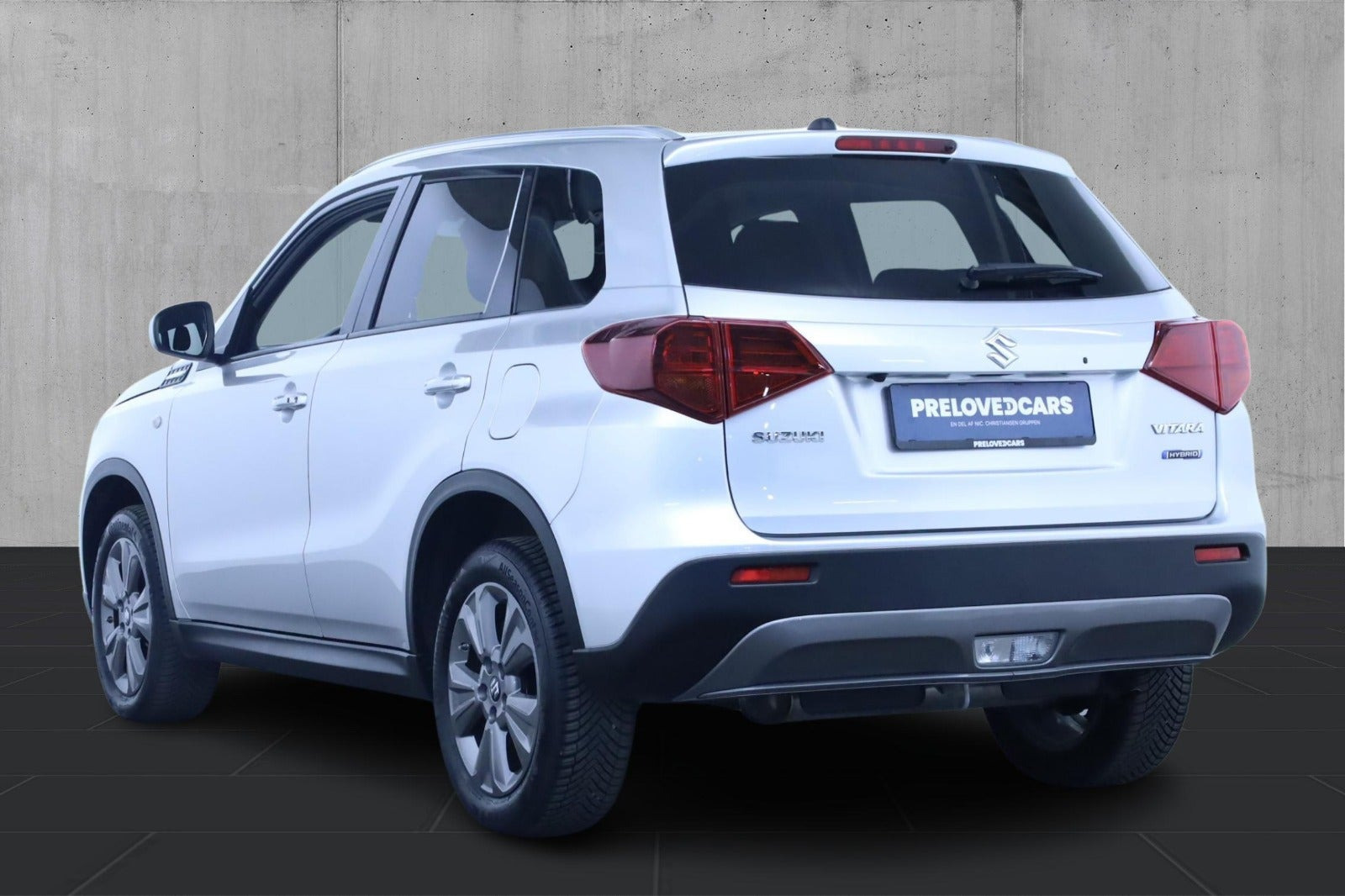 Grå Suzuki Vitara fra 2022