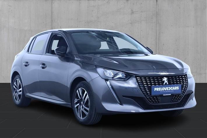 Grå Peugeot 208 fra 2023