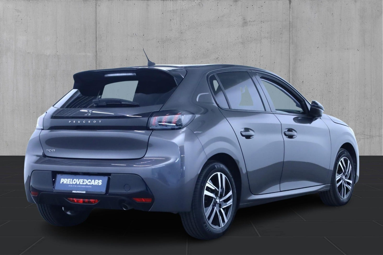 Grå Peugeot 208 fra 2023
