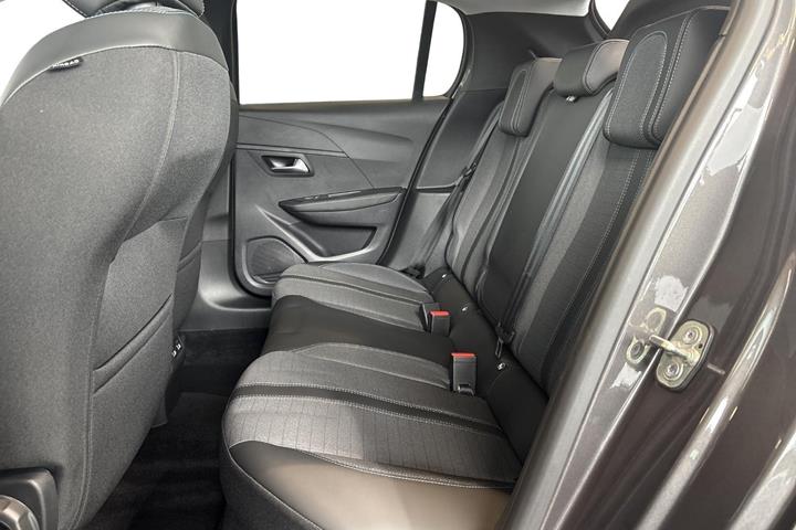 Grå Peugeot 208 fra 2023