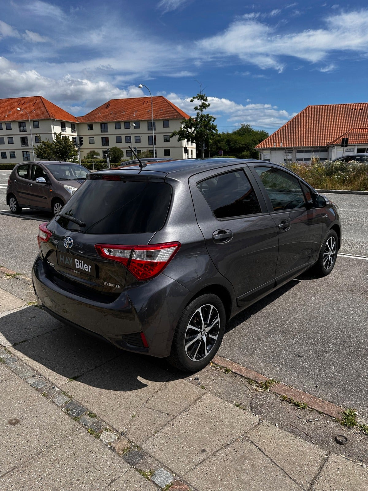 Grå Toyota Yaris fra 2018
