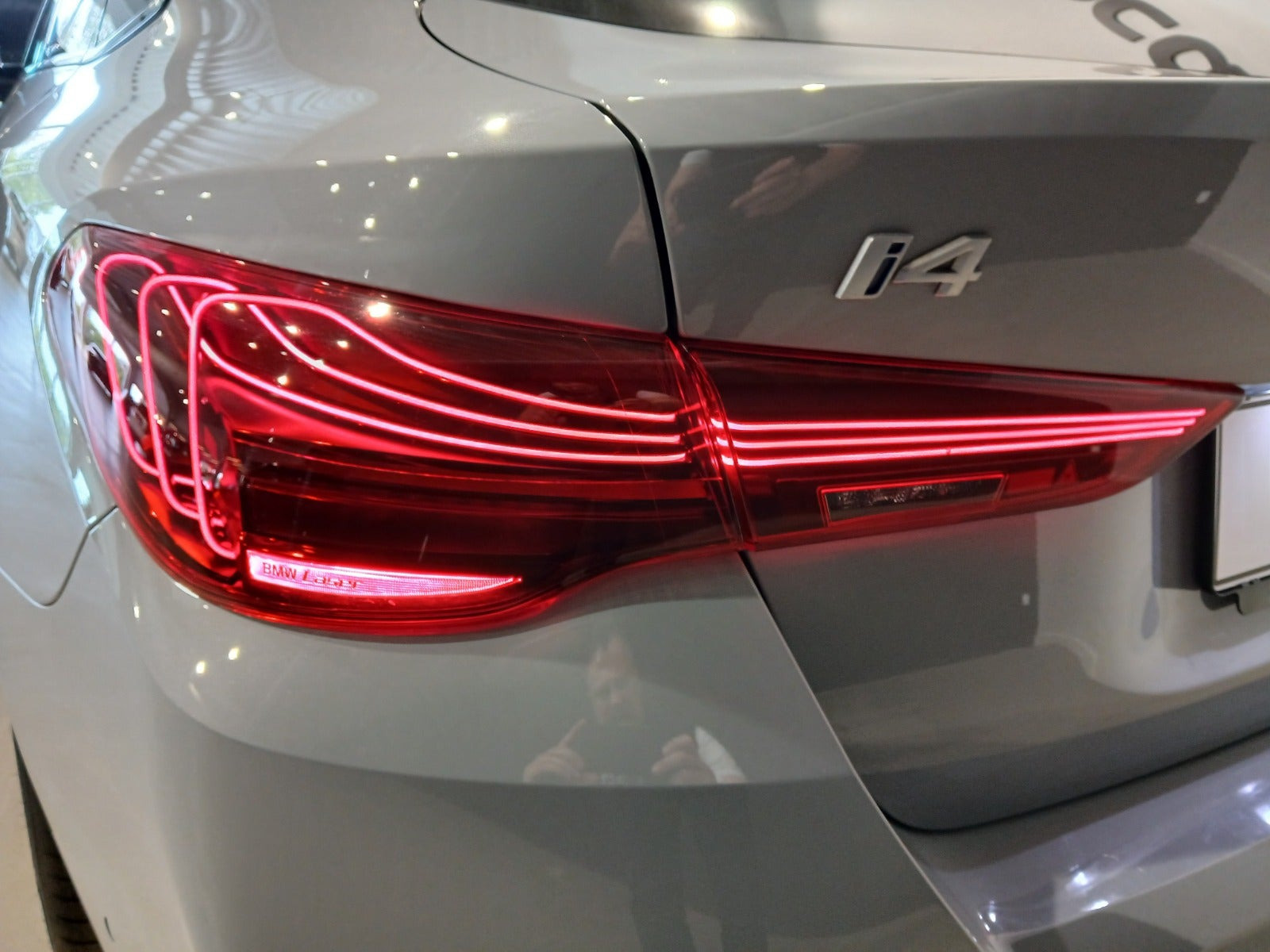 Grå BMW i4 fra 2025