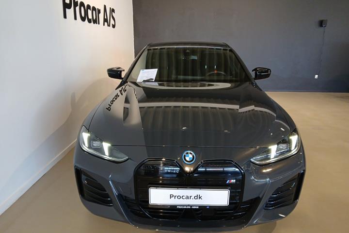 Grå BMW i4 fra 2025