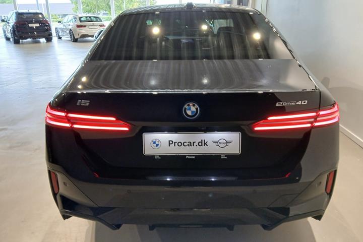 Sort BMW i5 fra 2025