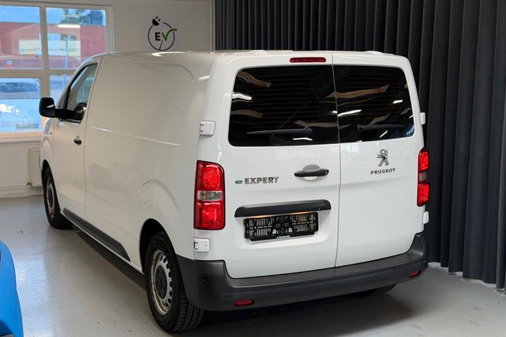 Hvid Peugeot e-Expert fra 2023