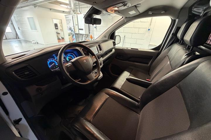 Hvid Peugeot e-Expert fra 2023