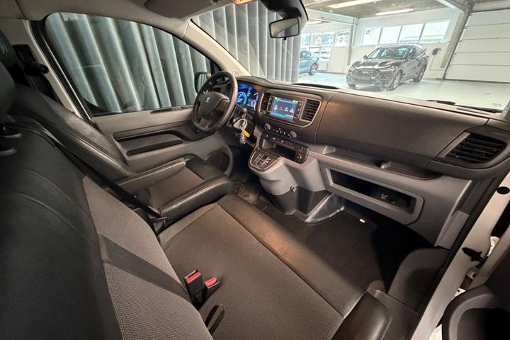 Hvid Peugeot e-Expert fra 2023