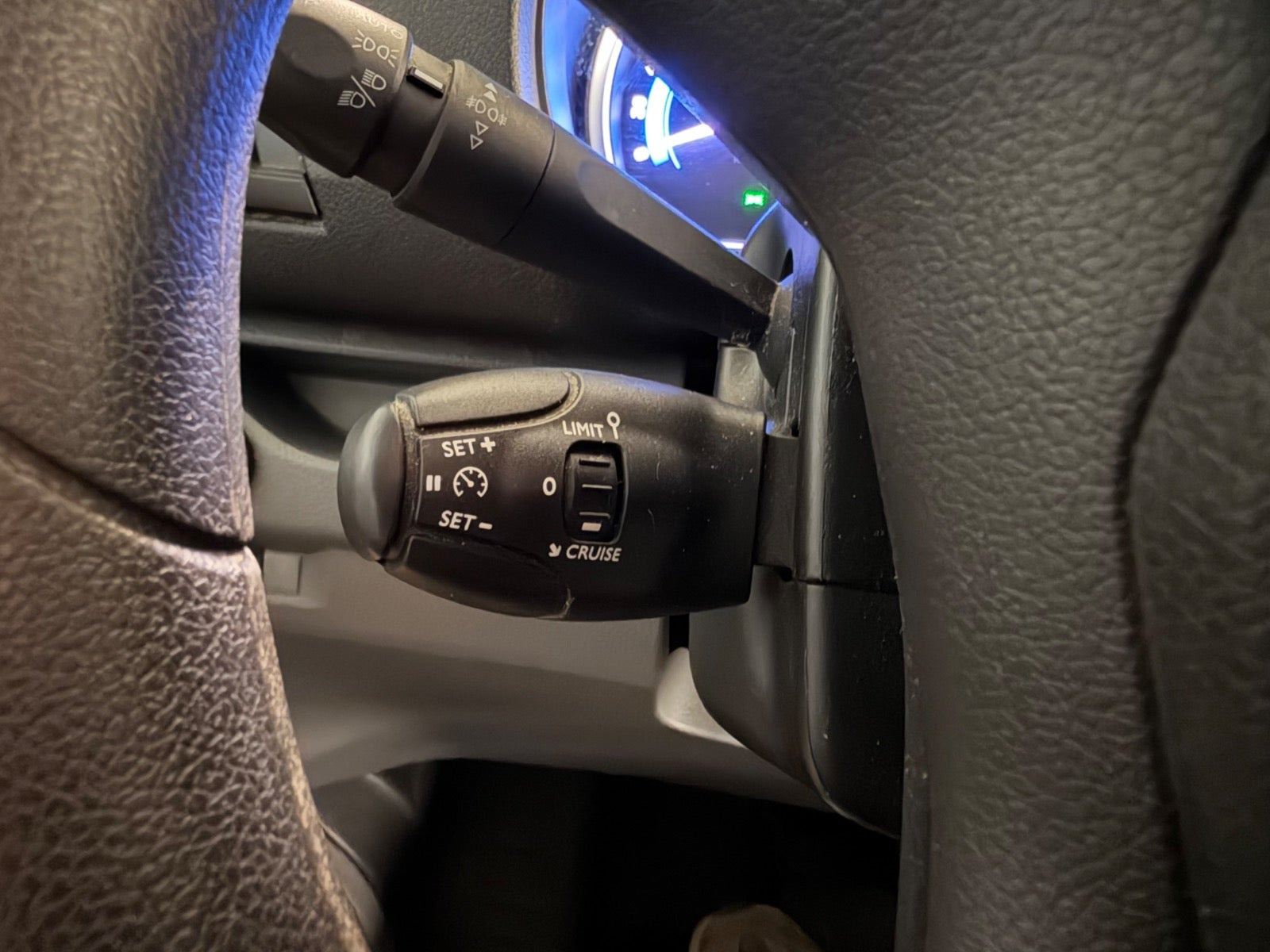 Hvid Peugeot e-Expert fra 2023