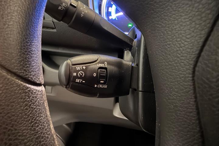 Hvid Peugeot e-Expert fra 2023