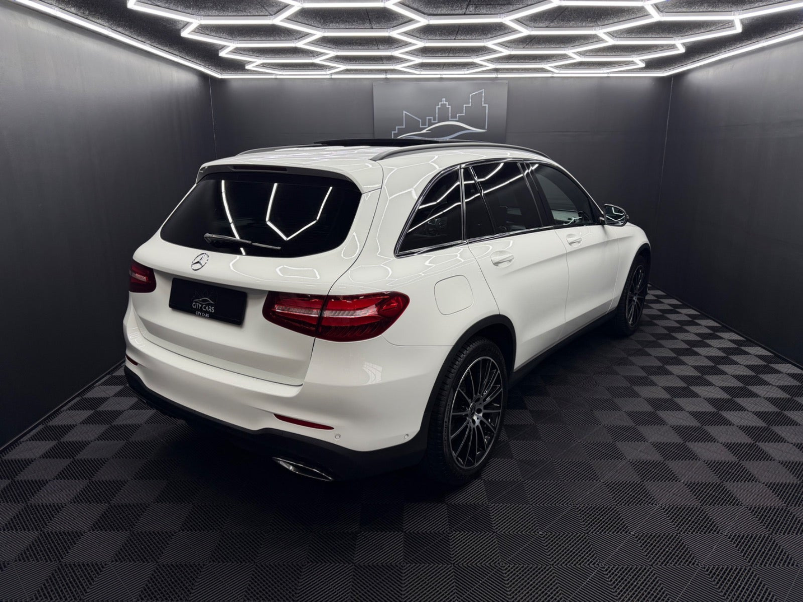 Hvid Mercedes GLC350 d fra 2017