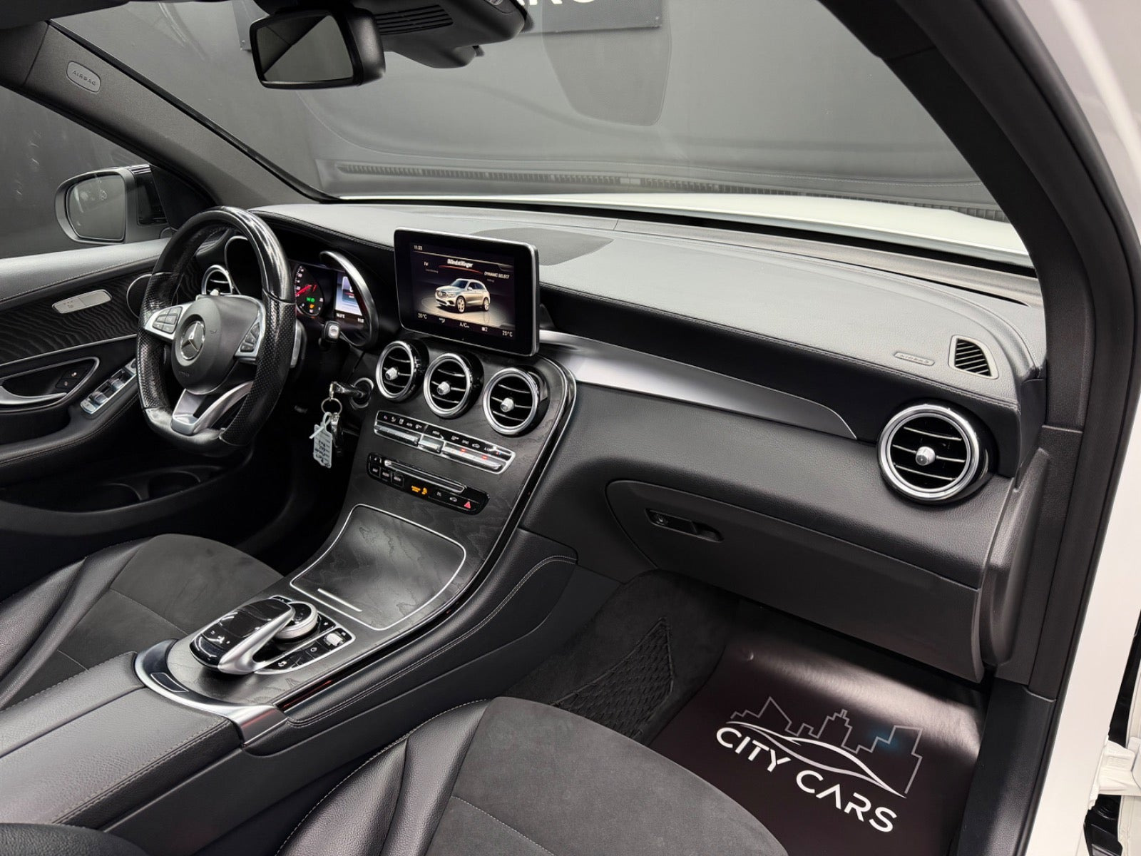 Hvid Mercedes GLC350 d fra 2017