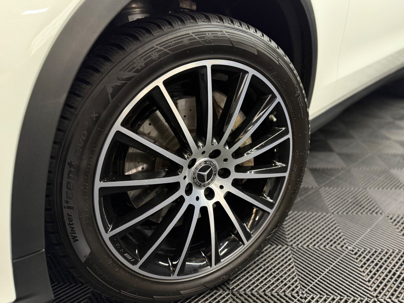 Hvid Mercedes GLC350 d fra 2017