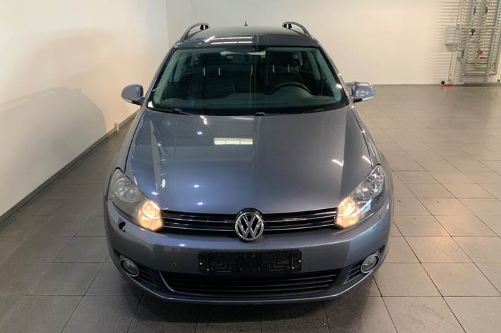 Grå VW Golf VI fra 2010