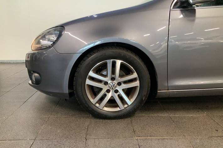 Grå VW Golf VI fra 2010