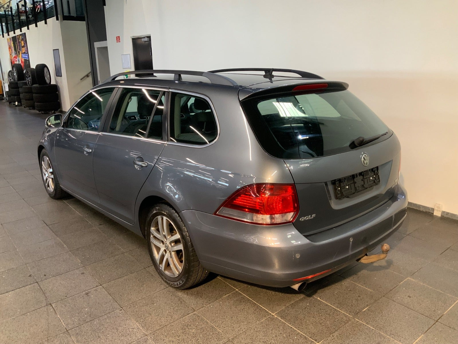 Grå VW Golf VI fra 2010