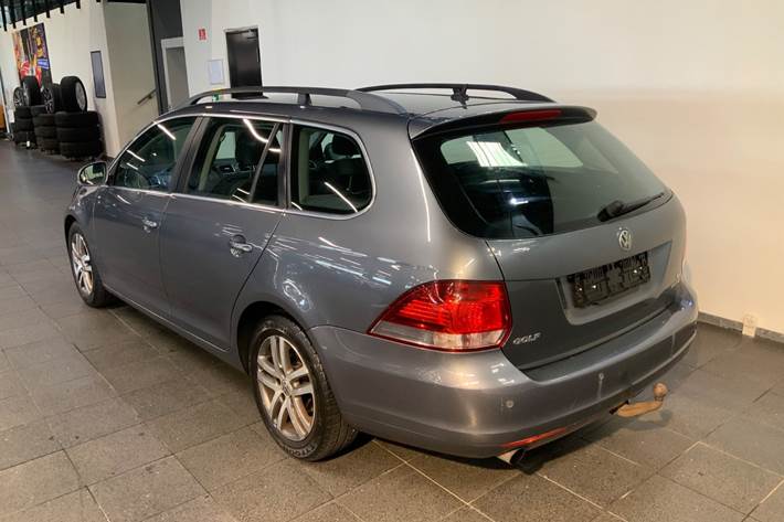 Grå VW Golf VI fra 2010