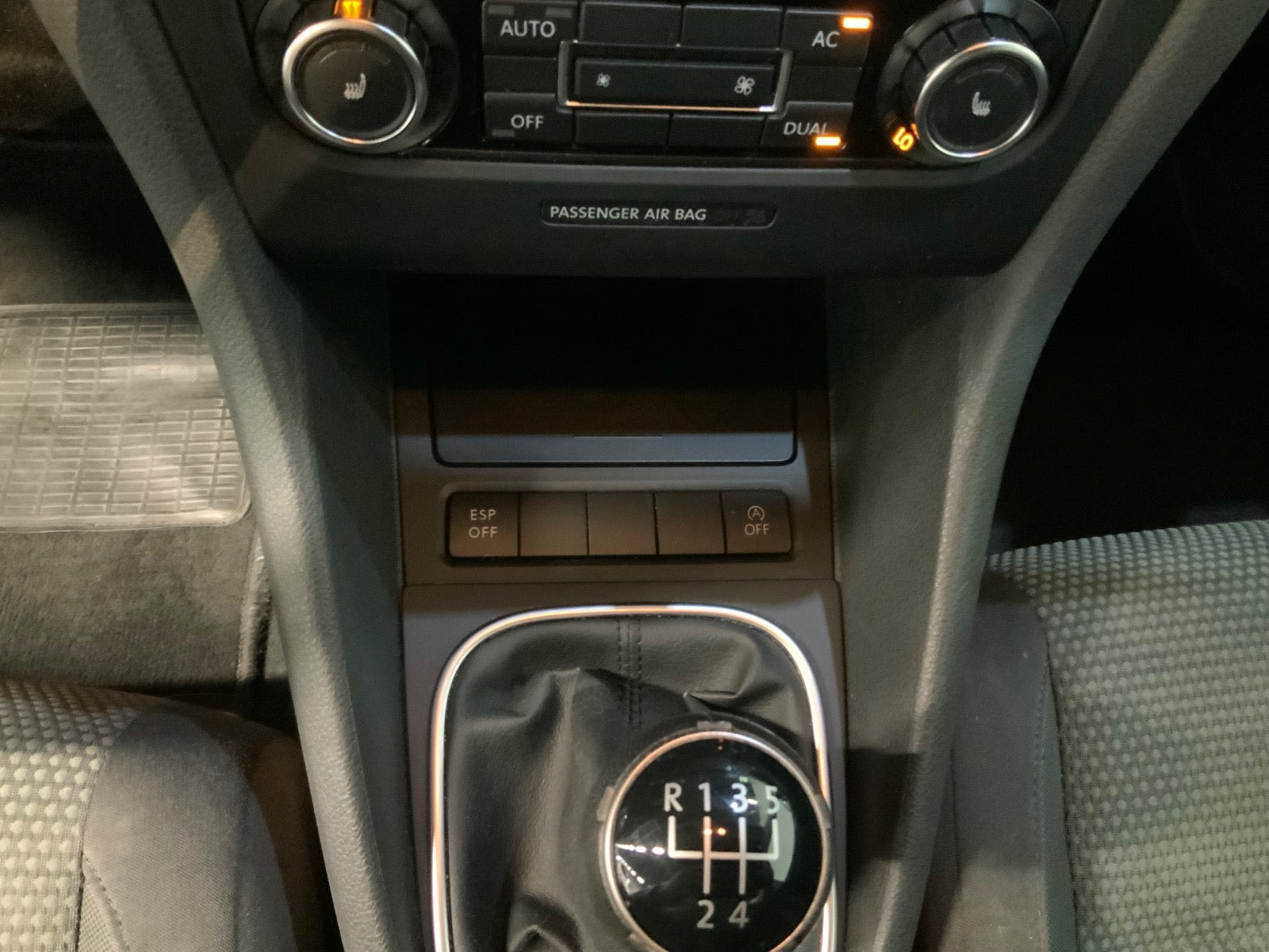 Grå VW Golf VI fra 2010