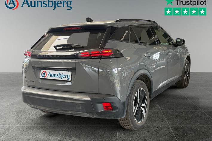 Grå Peugeot e-2008 fra 2025