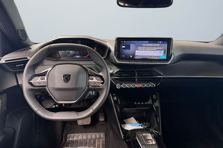 Grå Peugeot e-2008 fra 2025