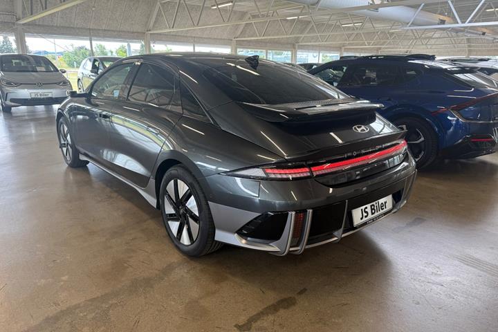 Grå Hyundai Ioniq 6 fra 2023