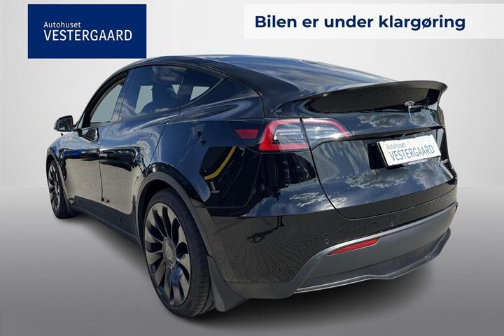 Sort Tesla Model Y fra 2022