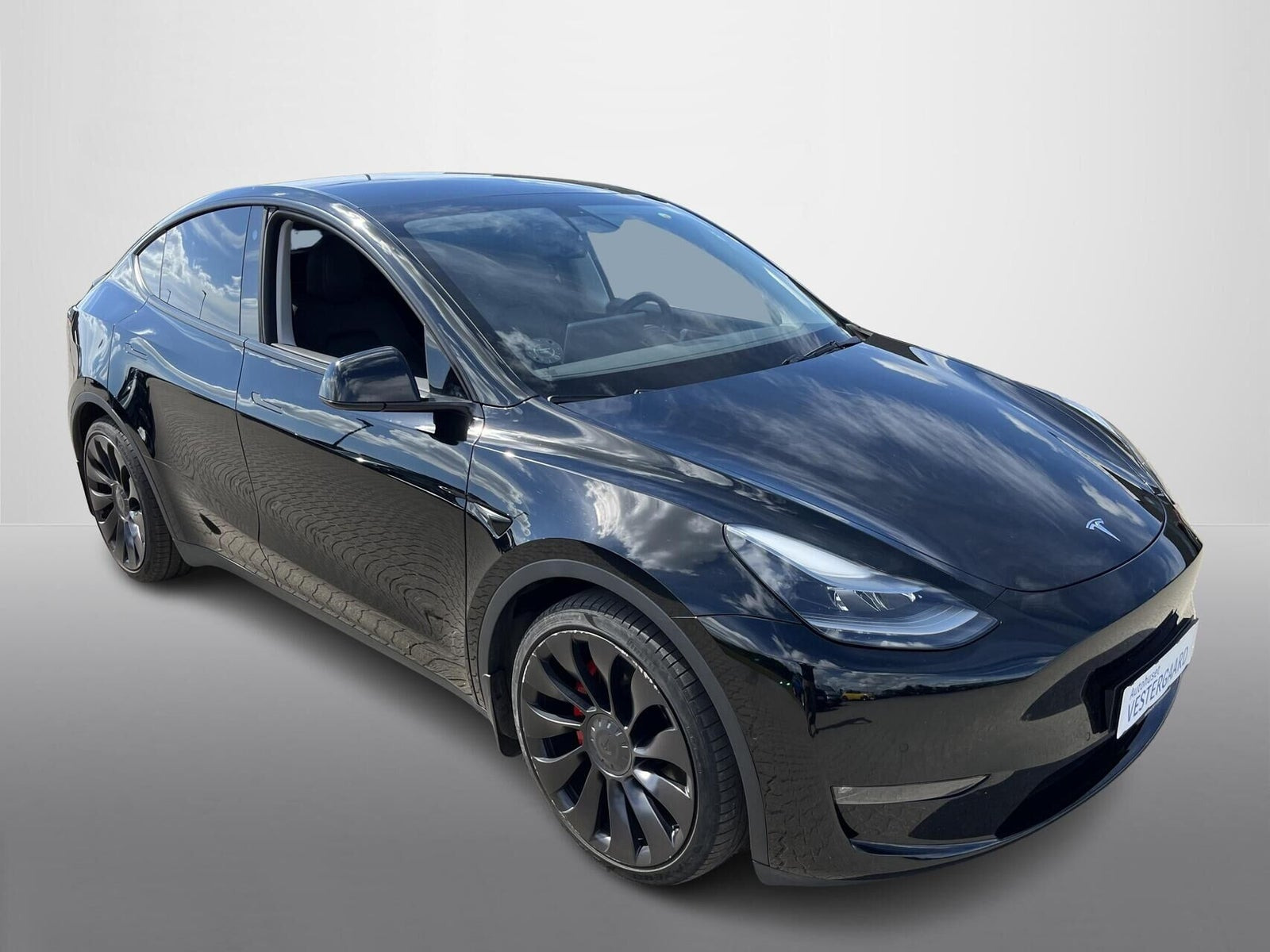Sort Tesla Model Y fra 2022