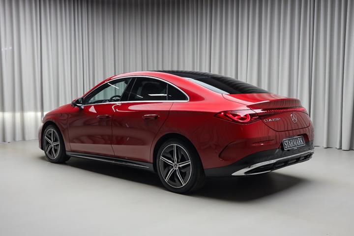 Rød Mercedes CLA250+ fra 2025