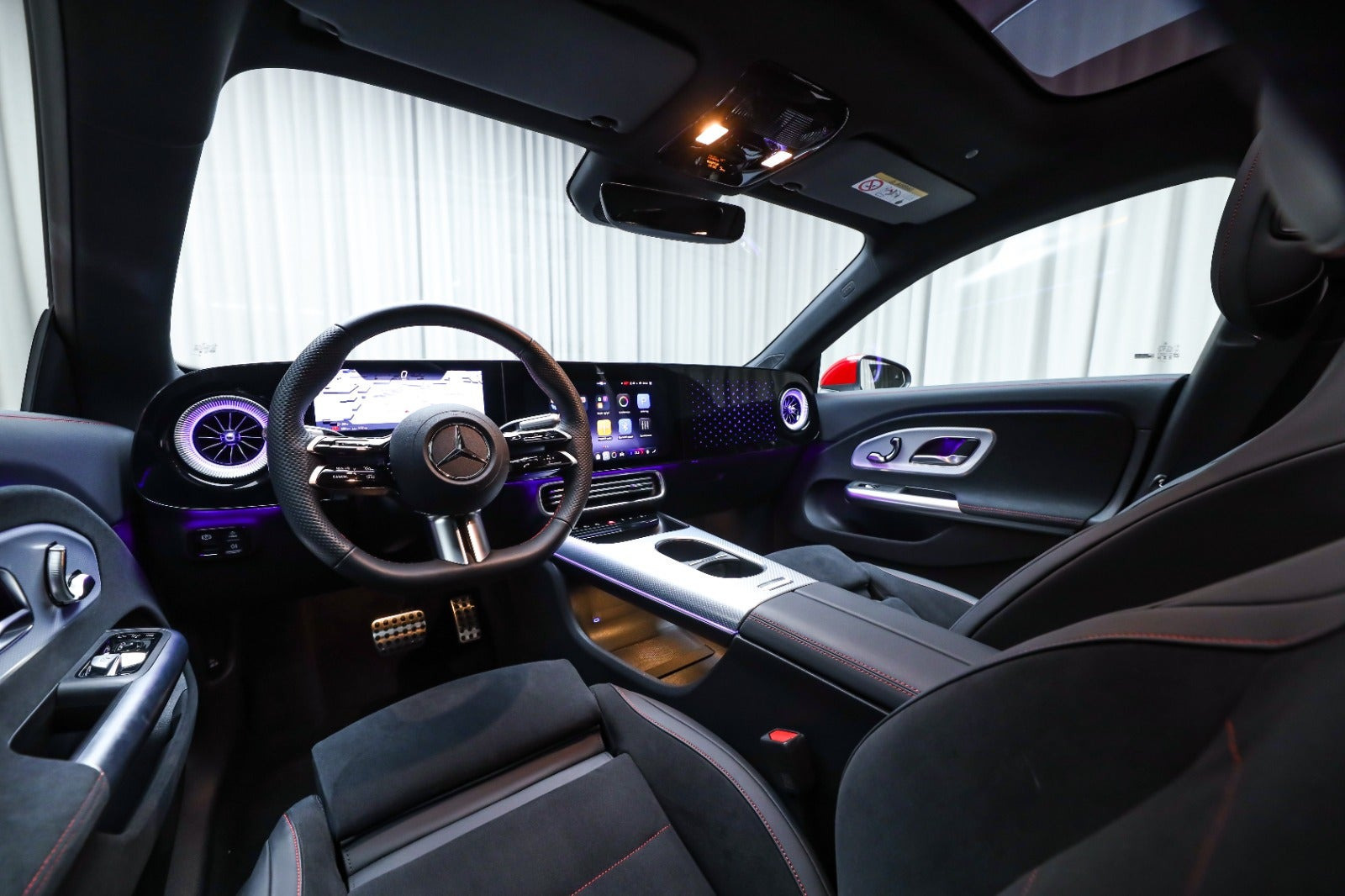 Rød Mercedes CLA250+ fra 2025